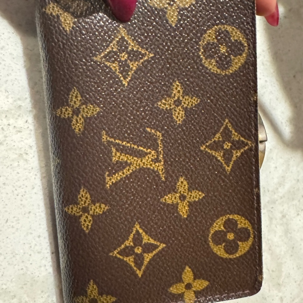 Louis Vuitton Monogram Wallet Authentic with snap